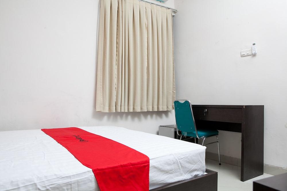 RedDoorz @ Babakan Jeruk 2