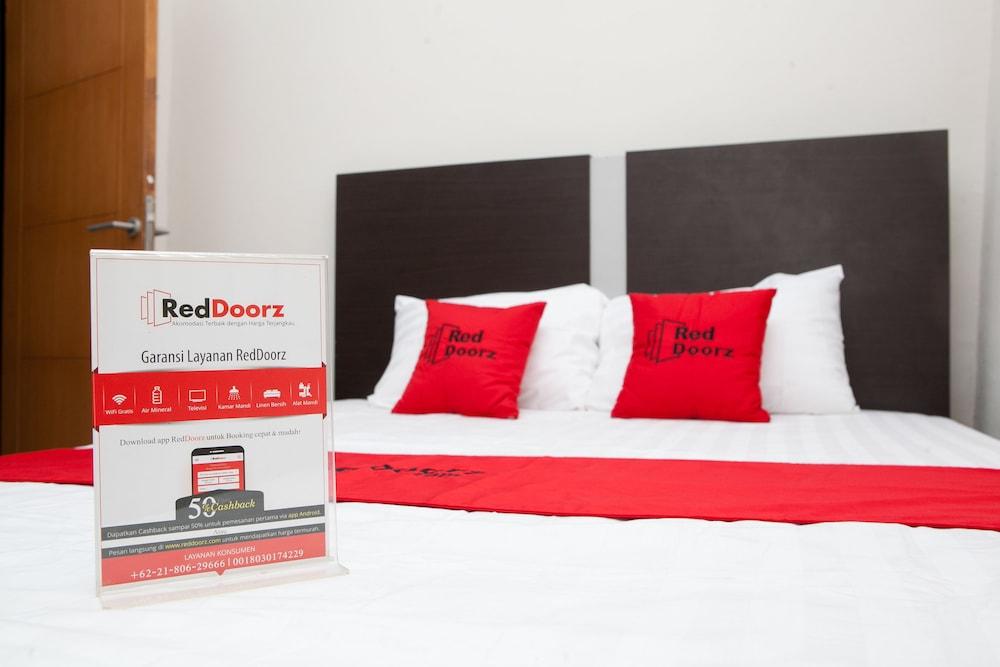 RedDoorz @ Babakan Jeruk 2