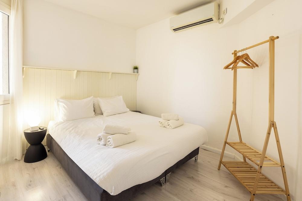 Chic 3BR Apt on the Beach by Sea N' Rent