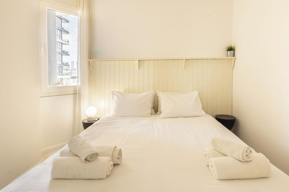 Chic 3BR Apt on the Beach by Sea N' Rent