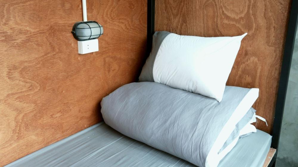 Soft Pillow Hostel - Adults Only