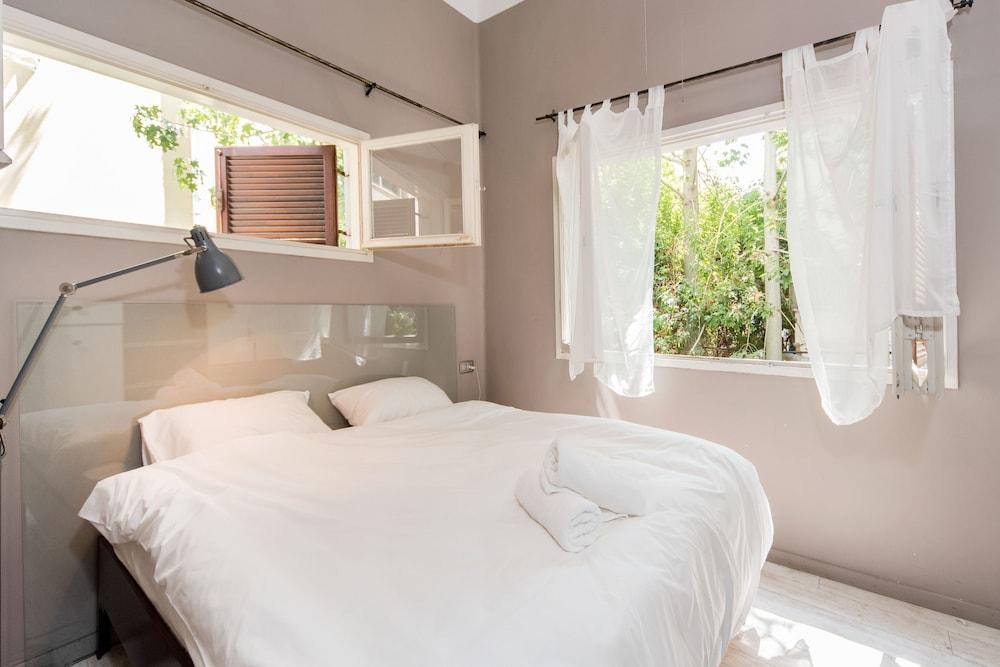 Modern Charm Balcony Retreat by Sea N Rent