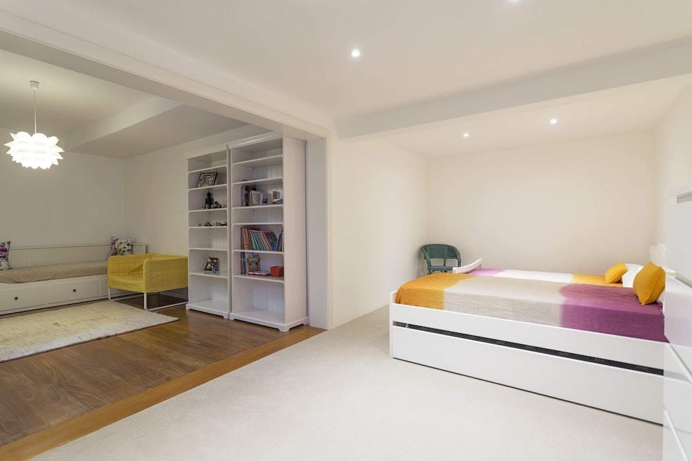 Virtudes I by An Island Apart