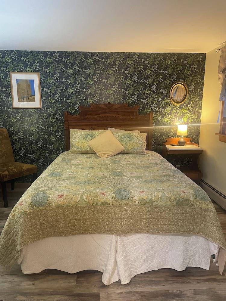 Back Inn Time Bed & Breakfast