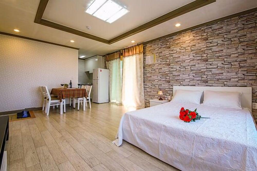 Seokmodo Haebichi Pension