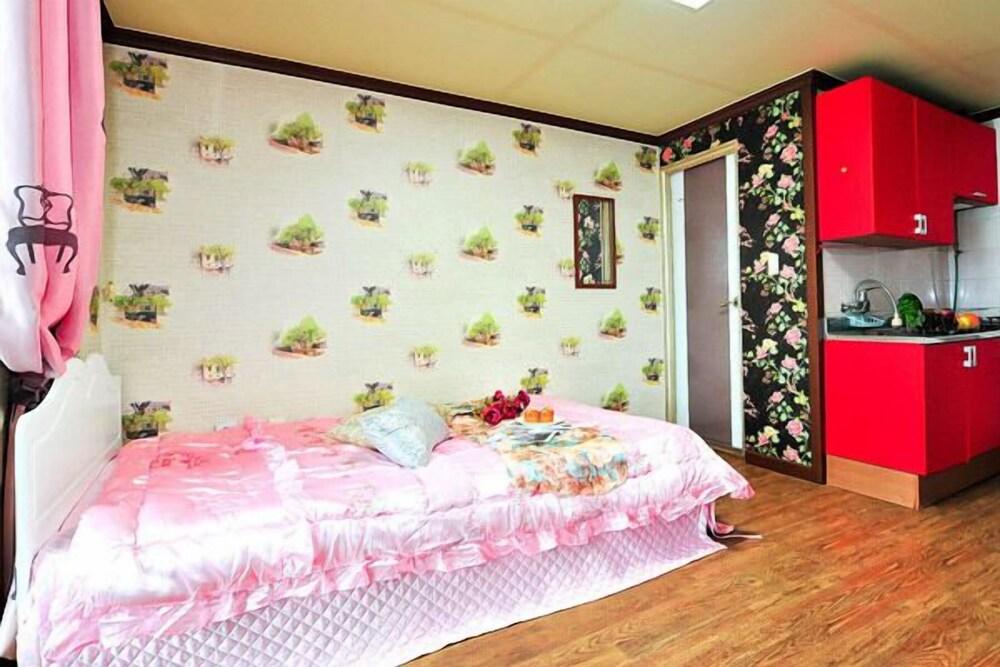 Goseong Naiaseu Pension