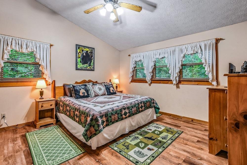 Cornerstone 2 Bedroom Cabin by RedAwning