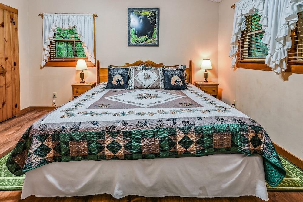 Cornerstone 2 Bedroom Cabin by RedAwning