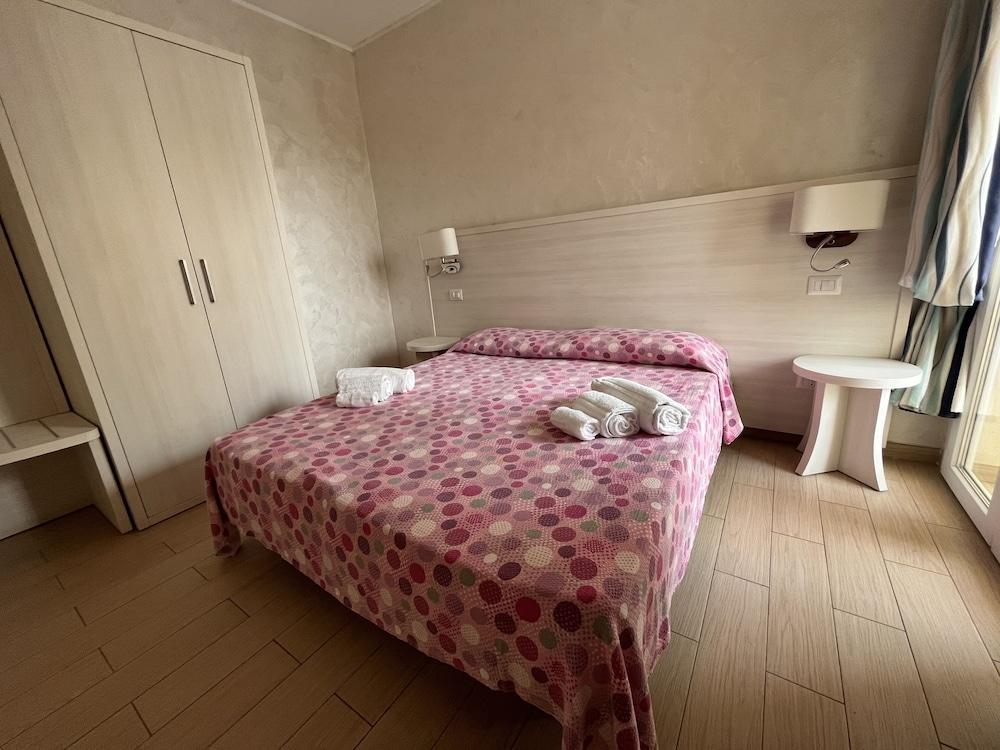 Marina Beach Suite Hotel