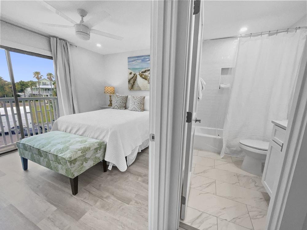 Seacrest - 6 - 2 Br townhouse by RedAwning