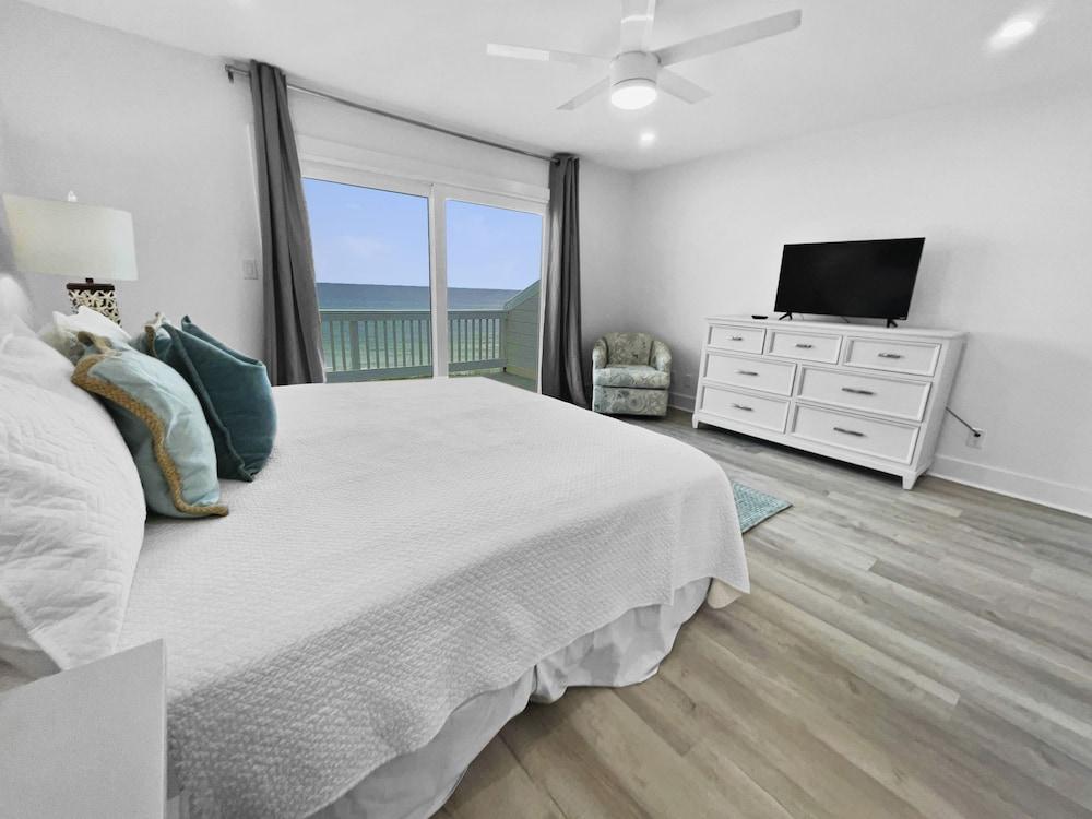 Seacrest - 6 - 2 Br townhouse by RedAwning