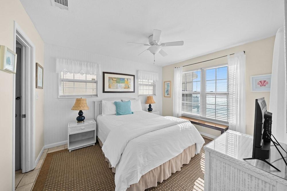 Highview (Sunseekers 7) - 3 Br condo by RedAwning