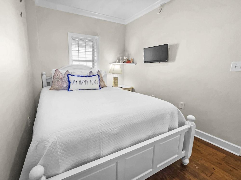 The Flipside 30A - 3 Br condo by RedAwning