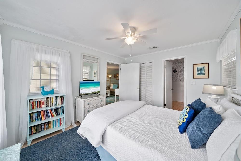 The Breezeway - 2 Br condo by RedAwning