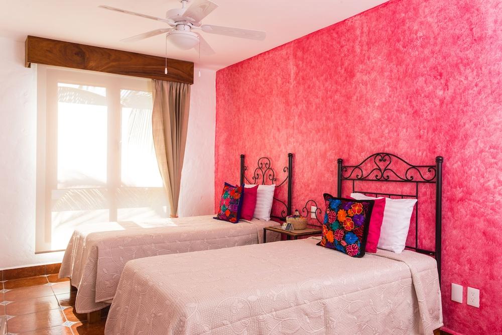 Casa Lotería -Pueblito Sayulita- Colorful, Family and Relax Experience with Private Parking and Pool