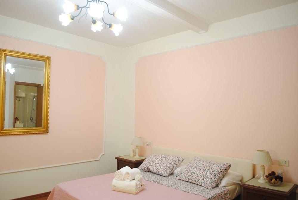 Dreaming Navona Rooms