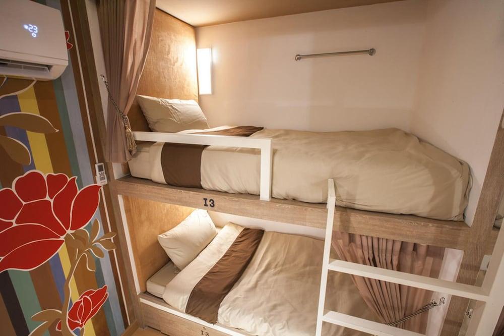 Stay With Hug Poshtel & Activities