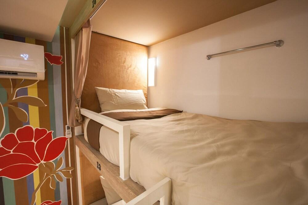 Stay With Hug Poshtel & Activities