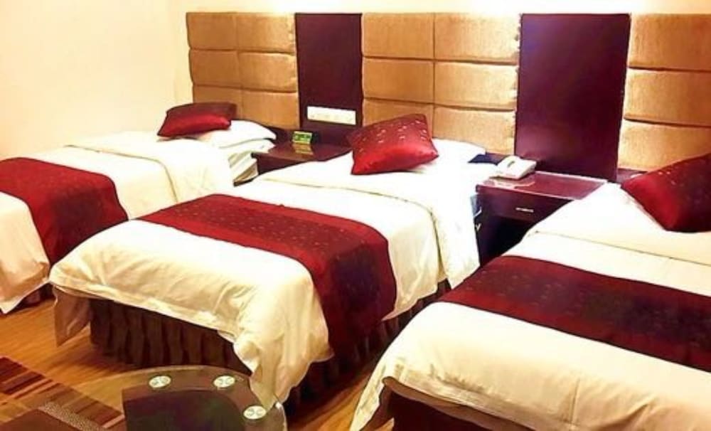 Dunhuang Golden Leaf Hotel