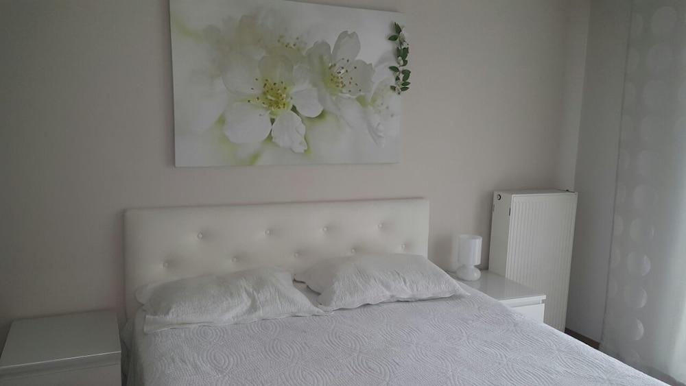 Julia Domna Apartments