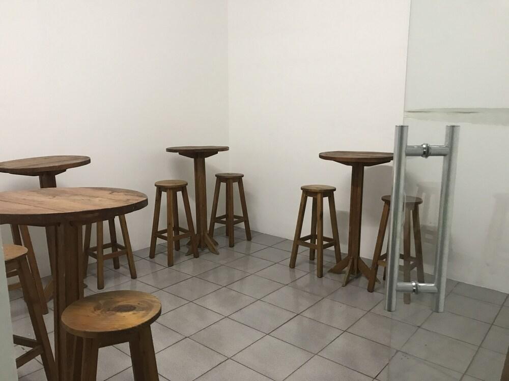 Wally's House Hostel