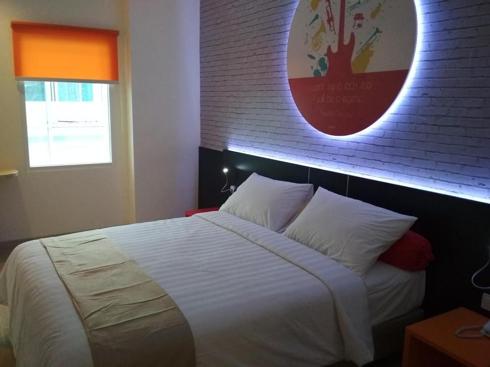 Front One Budget Muntilan