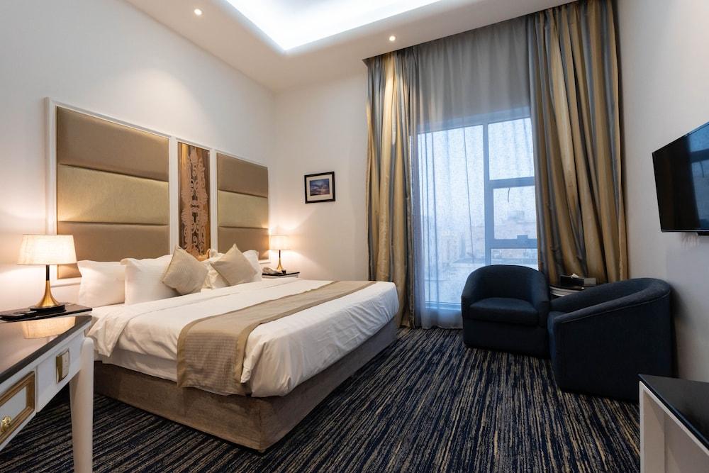 Platinum Alkhamseen Serviced Apartments