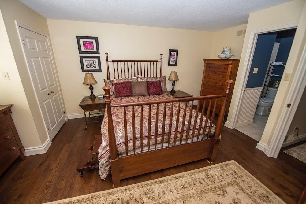 Moonstone Manor Bed & Breakfast