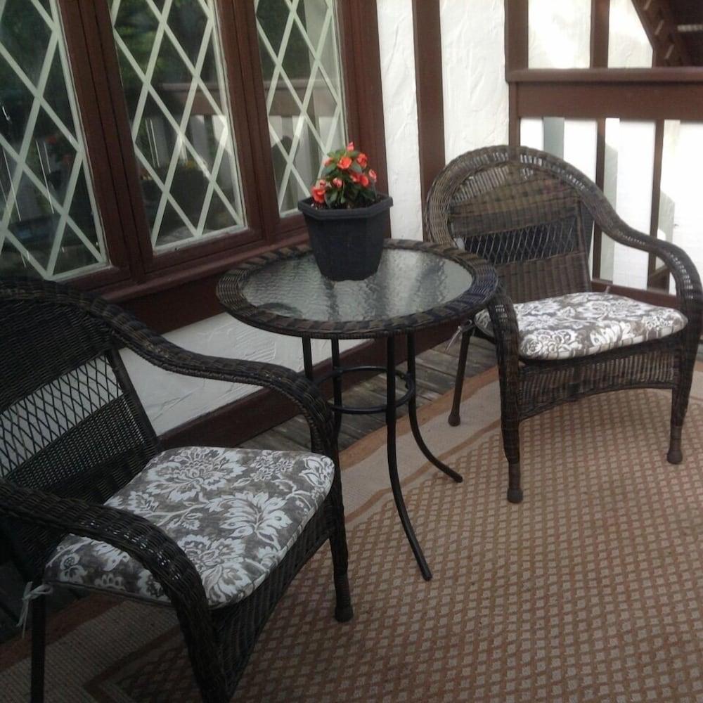 Moonstone Manor Bed & Breakfast