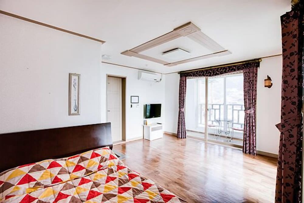 Geojedo Hana Pension