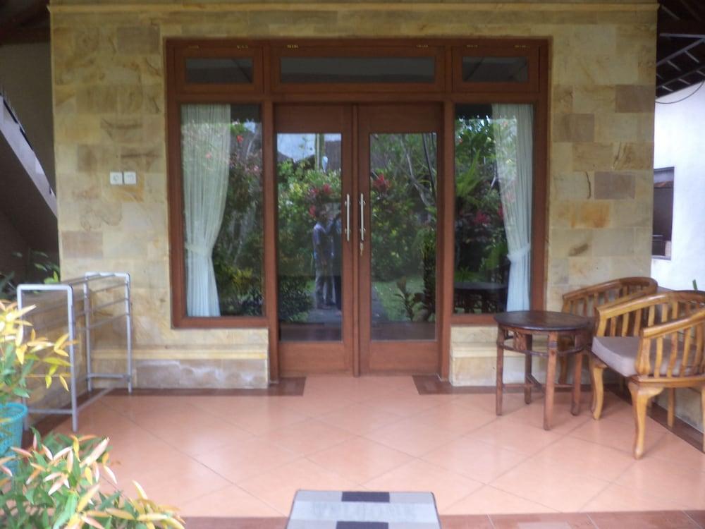 Merthayasa Bungalows