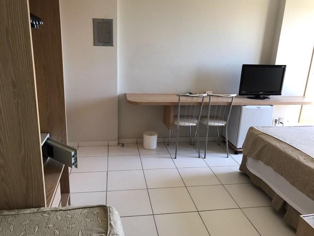 Golden Dolphin Express - Eu Também Vou