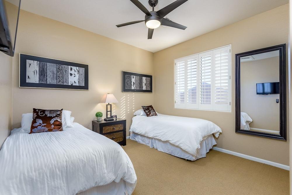 Casa Solara 4 Bedroom Home by RedAwning