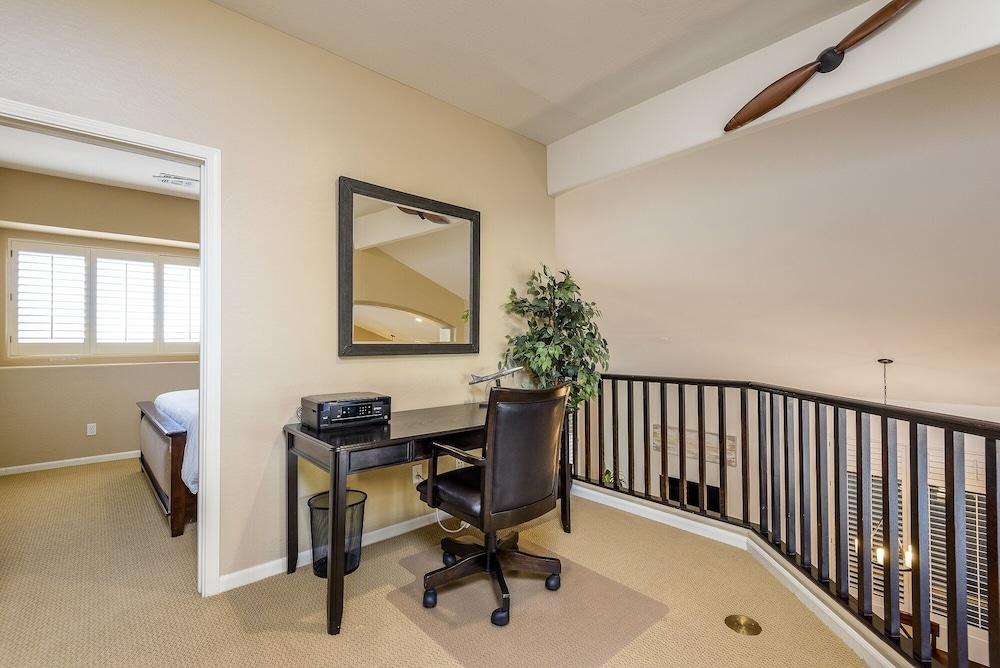 Casa Solara 4 Bedroom Home by RedAwning