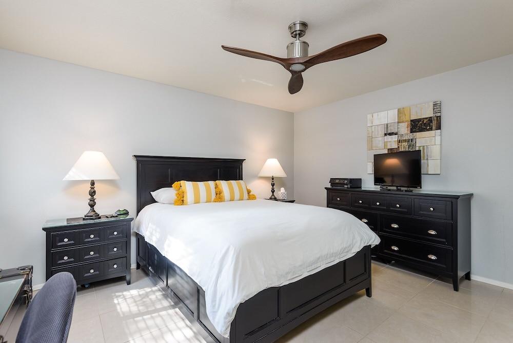 Starfire 2 Bedroom Condo by RedAwning