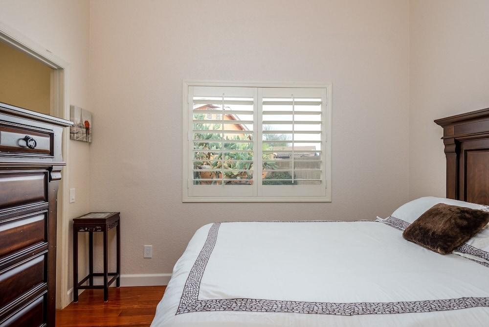 Casa Willow 4 Bedroom Home by RedAwning