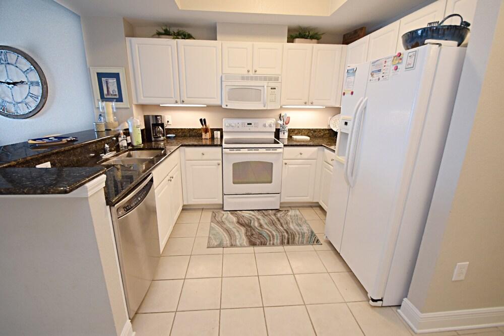 Crystal Tower 1605 2 Bedroom Condo by RedAwning