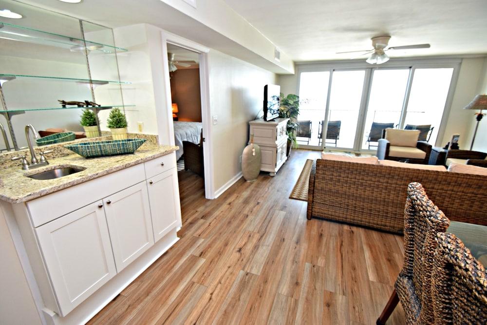 Wind Drift 704e 2 Bedroom Condo by RedAwning