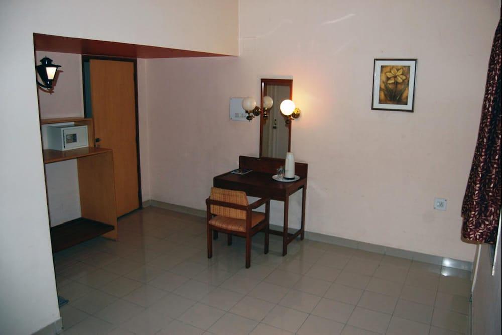 Hotel Raviraj