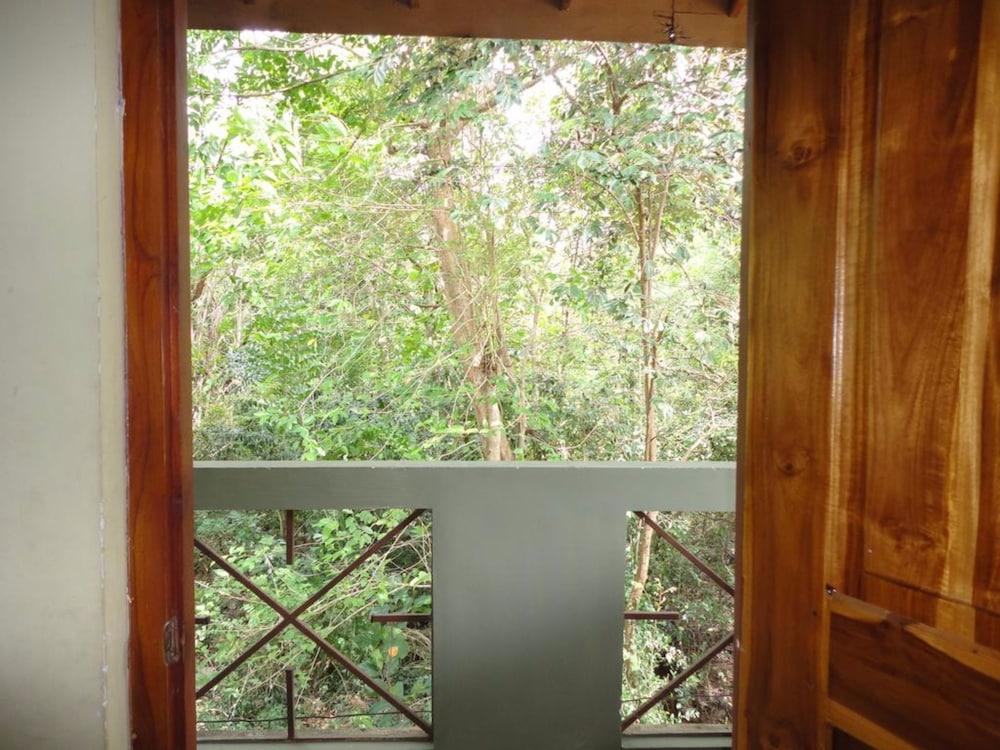 Tikiri Villa Eco Resort