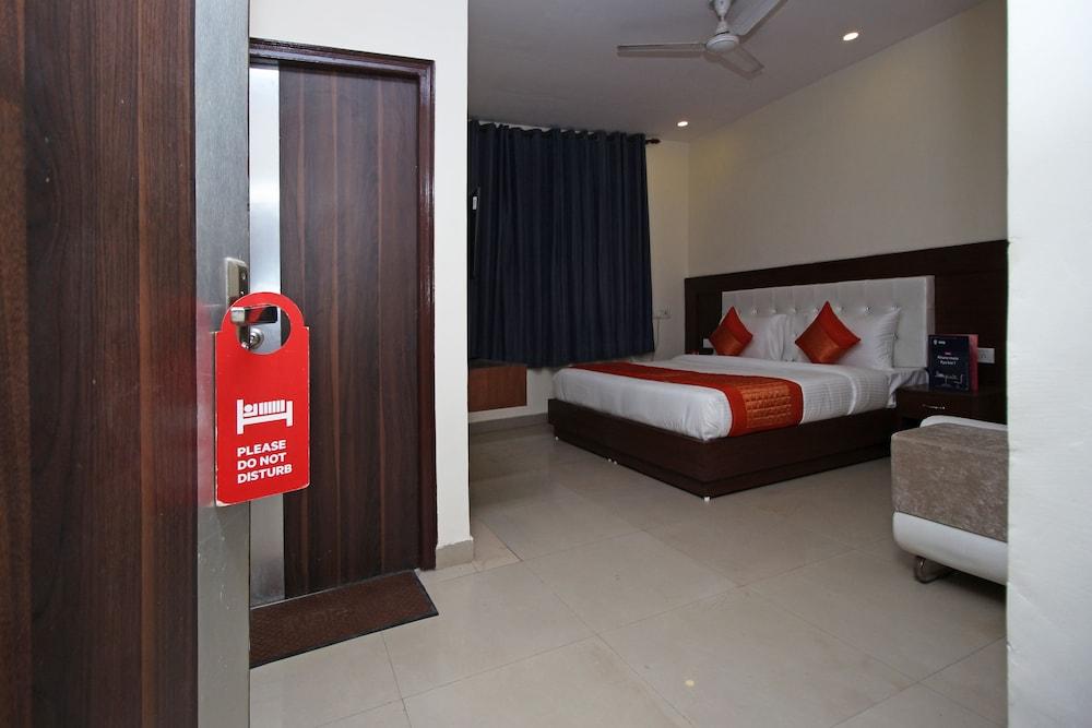 OYO 6495 Hotel Eden Greens