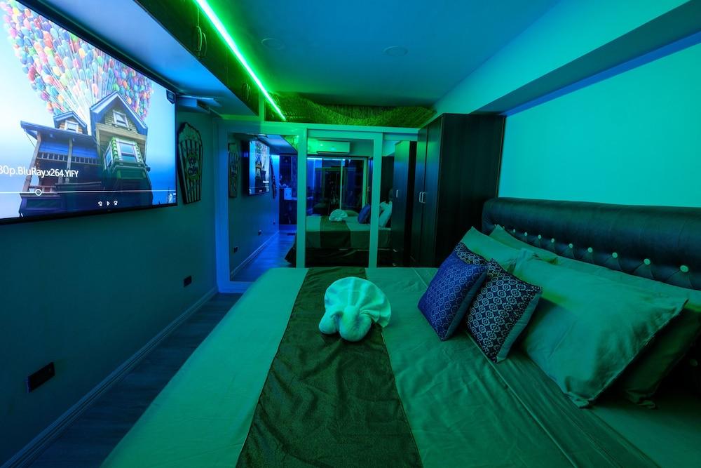 CLOCKWORKORANGE Luxury Suites