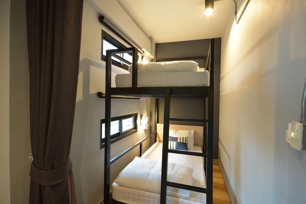 The Chatbox Silom Hostel