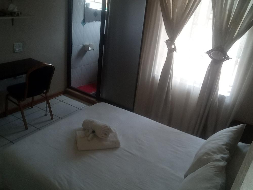 Vuya Nathi Bed & Breakfast