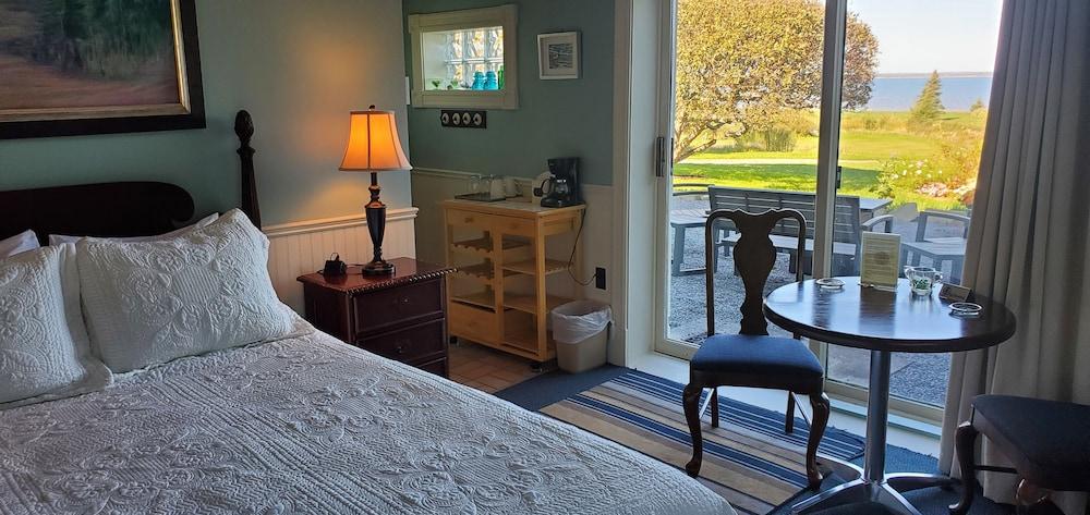 Amherst Shore Country Inn