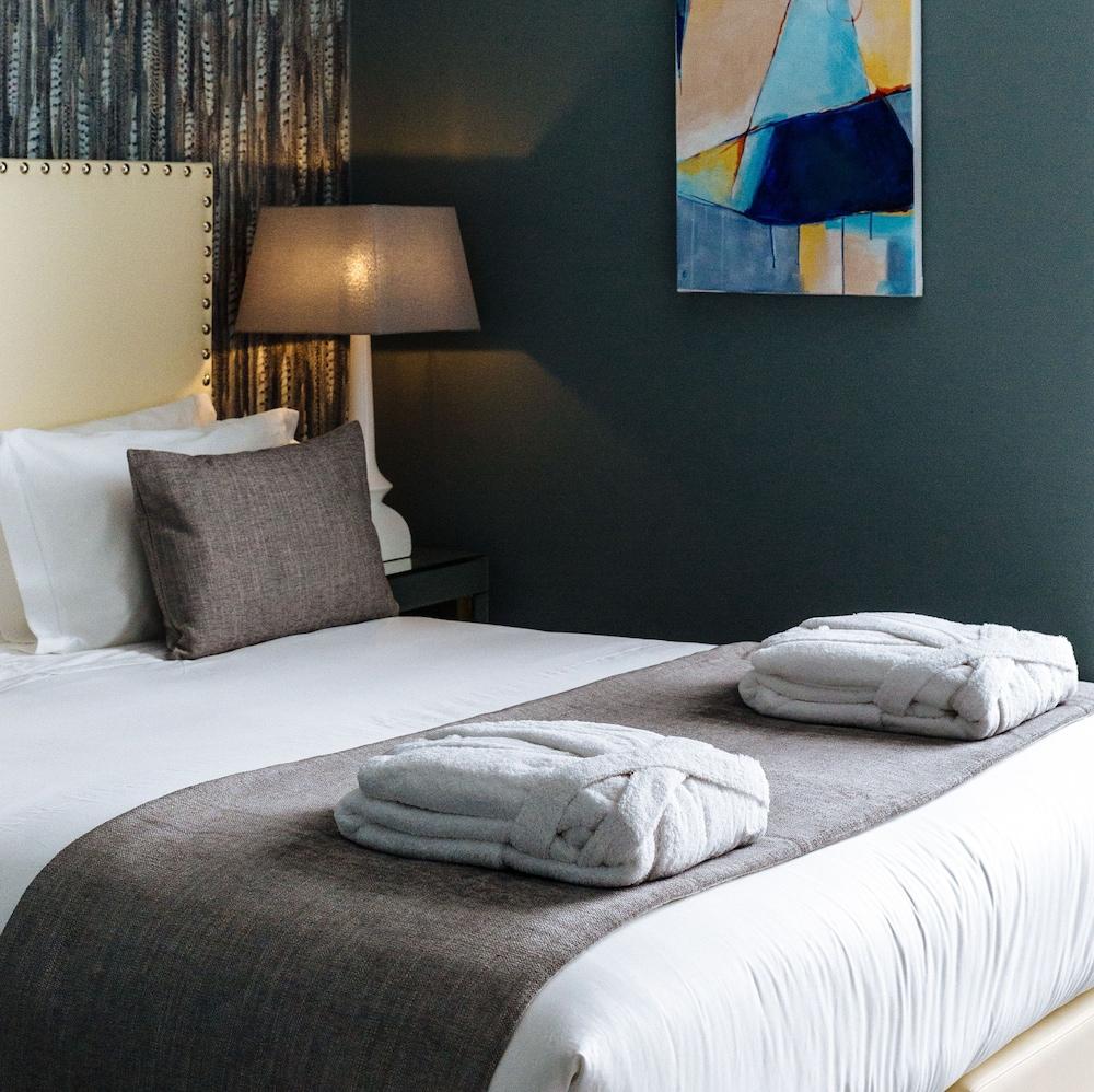 Dear Lisbon - Gallery House