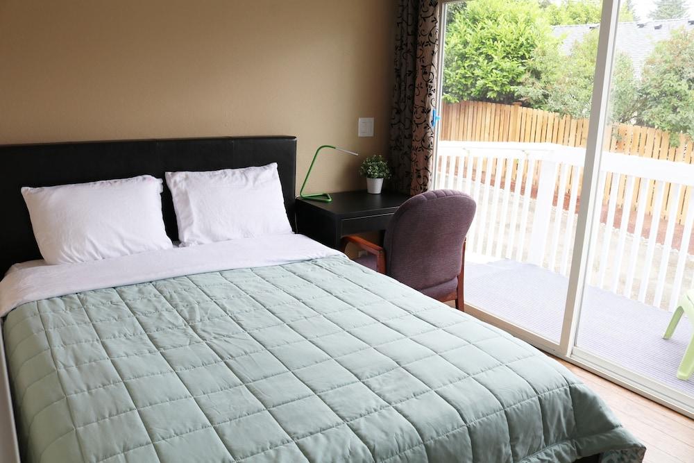 Quiet Clean and Comfortable Room