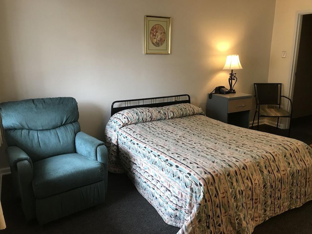 Colonial Hotel-Motel