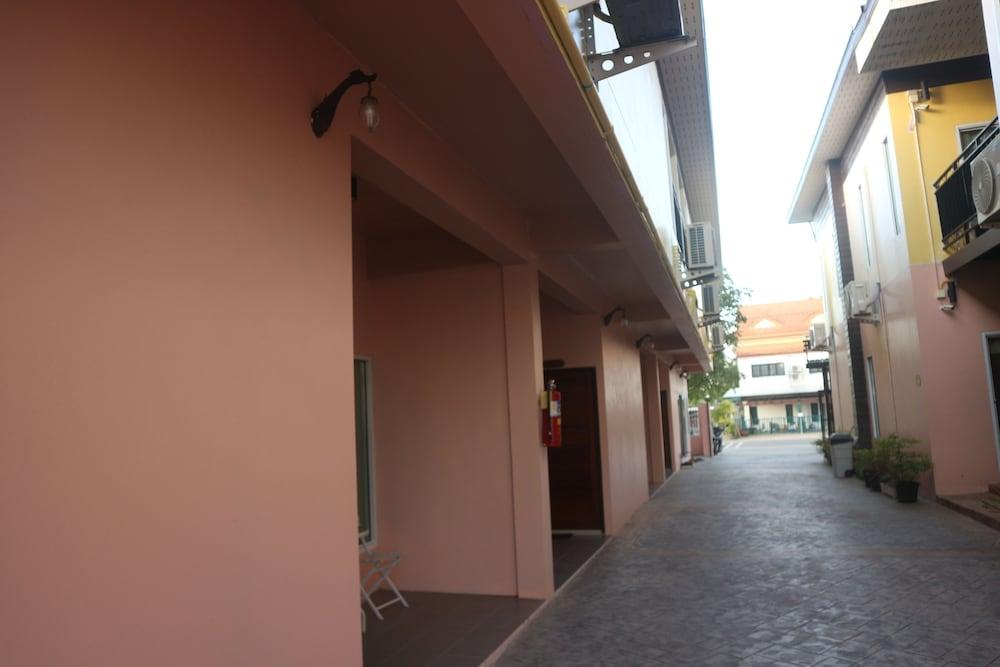 Anyavee Nam Mao Beach Resort