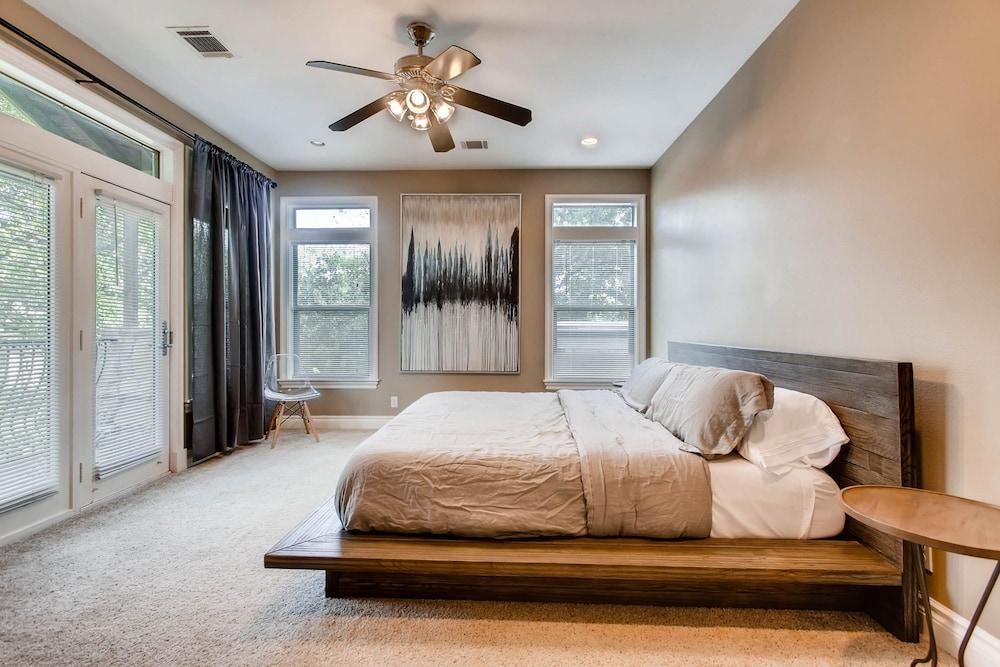 Luxury 4 Bedroom Home in Central Austin